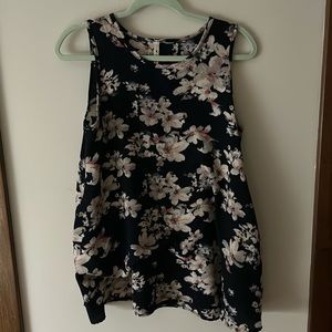 42 pops women’s size medium sleeveless floral shirt